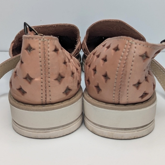 Macarena Collection tan leather Huarache sandals tan die cut sunflower size 8 - Picture 7 of 9